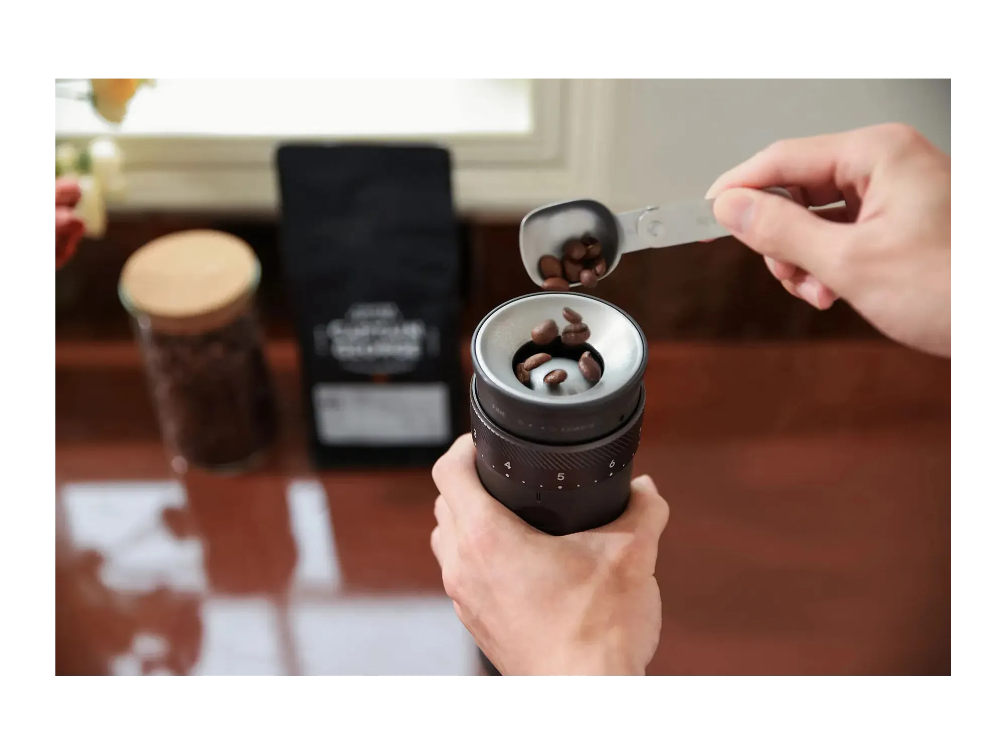 OutIn Fino – macinacaffè elettrico a batteria | SNAILER®