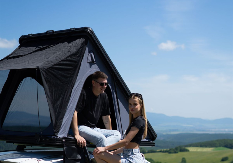 Tenda da tetto vs. tenda classica: quale scegliere?